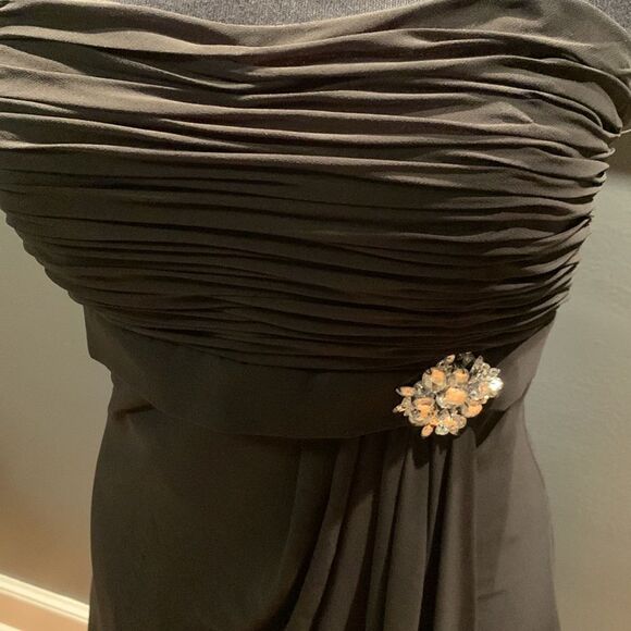 Morilee black gathered bodice crystal broach chiffon maxi, NWT, size 4 - Picture 5 of 11